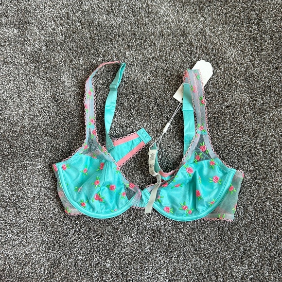 Victoria's Secret For Love and Lemons Garden Party Bra - Picture 4 of 5